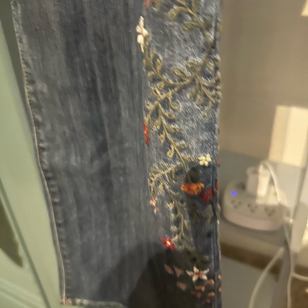 DRIFTWOOD Floral Embroidered Blue Flare Jeans Women’s size 31. Classic fit. - Picture 6 of 14